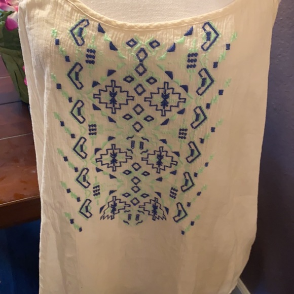 Gorgeous embroidered New Mossimo Supply Co tank - Picture 3 of 9